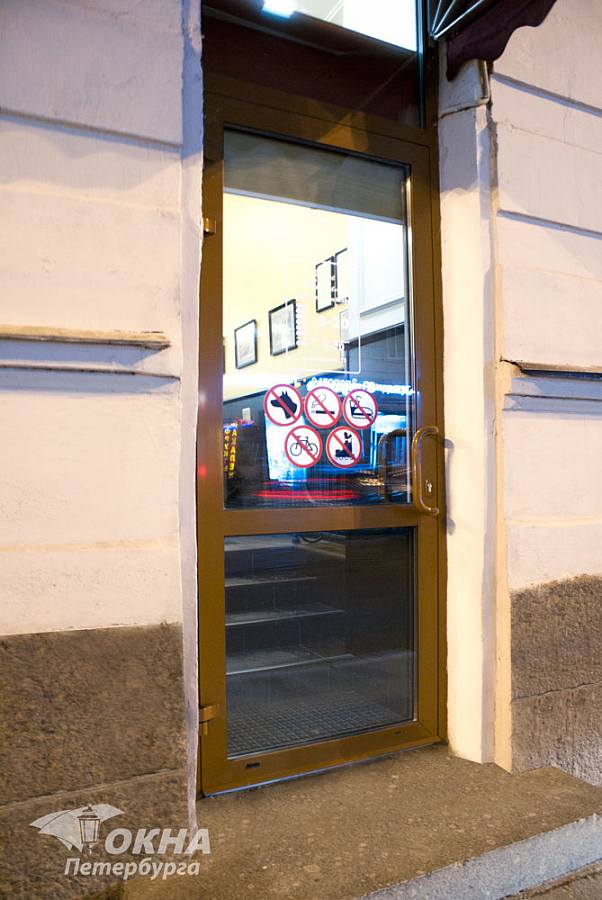 Входная дверь из теплого алюминия для пироговой «Штолле» на ул. Комсомола, д.35, Санкт-Петербург